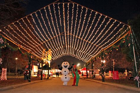 Christmas in the park - Dec 19, 2023 · Christmas in the Park. The 36th annual Christmas in the Park is a free drive-thru light show at the Frank White Jr. Softball Complex in Lee’s Summit. It’s open from 5:30 to 10 p.m. Sunday ...